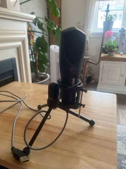 Photo of free Microphone with tripod stand (Whins of Milton FK7) #1