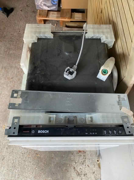 Photo of free Bosch dishwasher (Blackheath SE3) #2