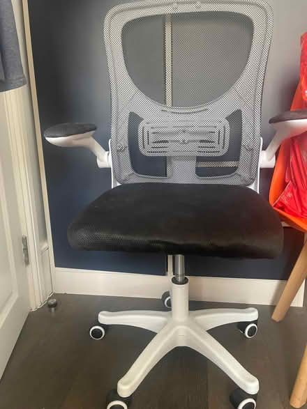 Photo of free Desk, chair, lamps (bayswater W2) #2