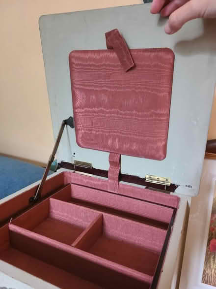 Photo of free Sewing box, needs tlc (Malvern Wells WR14) #3