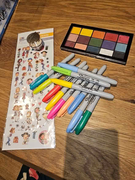 Photo of free Sharpies, eye shadow, stickers and Estee Lauder creme (small (Herne Hill SE24) #1