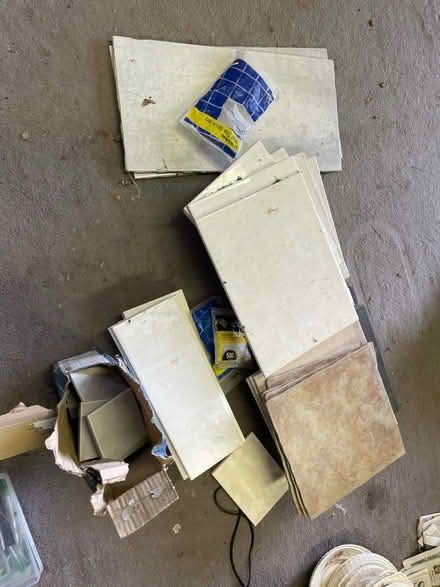 Photo of free Selection of wall/floor tiles and spacers (CO7) #1