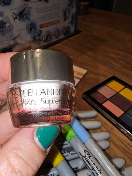 Photo of free Sharpies, eye shadow, stickers and Estee Lauder creme (small (Herne Hill SE24) #2