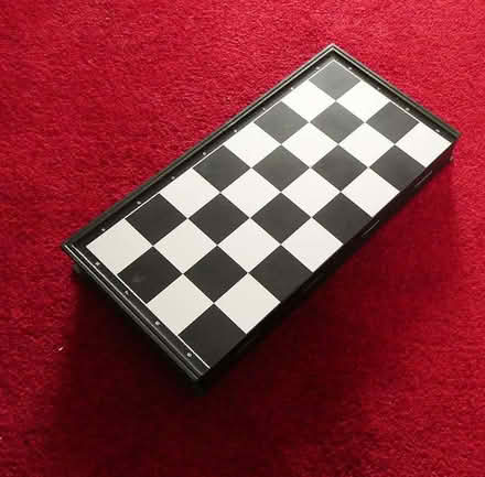 Photo of free Magnetic chess set (Callowell GL5) #1