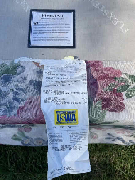 Photo of free Flexsteel Couch in Good Condition (Quartermaster Heights, Vashon) #3