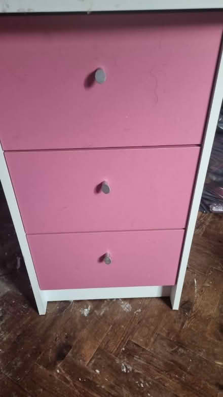 Photo of free desk need it gone today (St albans) #1