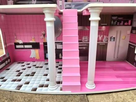 Photo of free Large dolls house (B47) #4