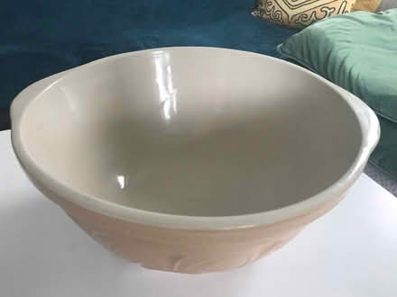 Photo of free Large mixing bowl (E17) #3