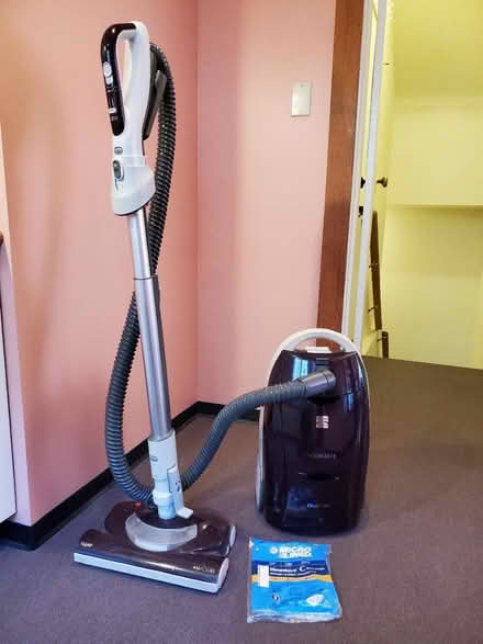 Photo of free Kenmore vacuum works great (Ravenna) #1
