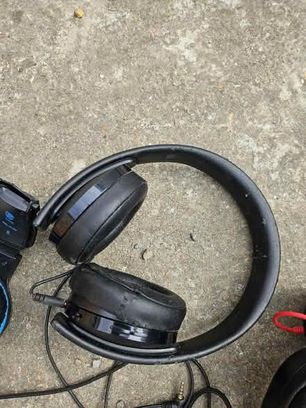 Photo of free Broken head sets (Welling DA15) #4
