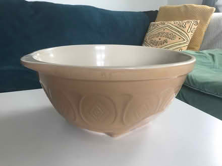 Photo of free Large mixing bowl (E17) #2