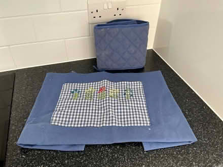 Photo of free Blue kitchen apron and oven glove. (Beaconsfield HP9) #1