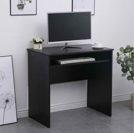 Photo of free Desk and chair (SE25 6) #2