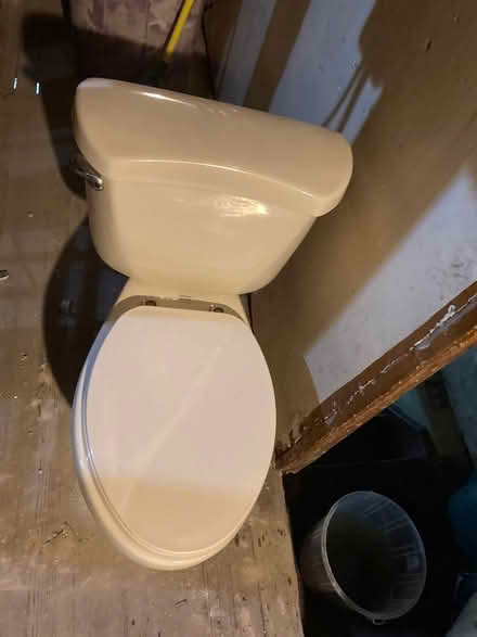 Photo of free American Standard toilet (Brooklyn—park slope 11215) #2