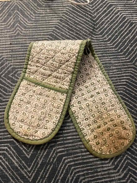 Photo of free Oven gloves (PO6) #1