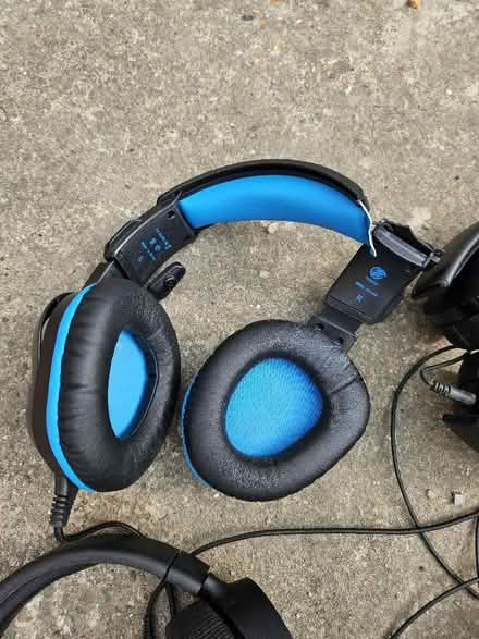 Photo of free Broken head sets (Welling DA15) #3