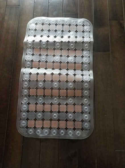 Photo of free Non slip bath mat (Britannia Rd and Creditview Rd) #1