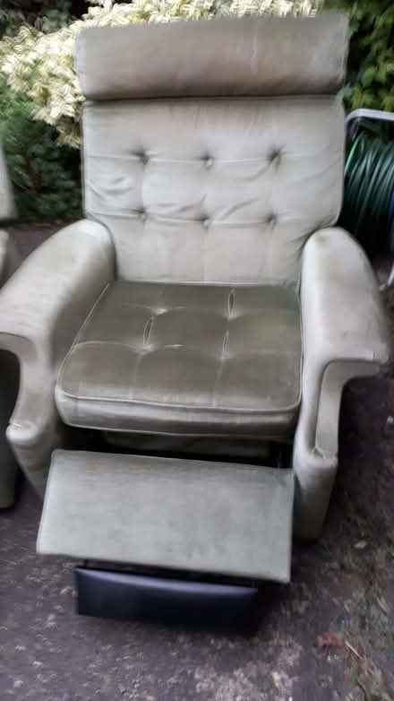 Photo of free Parker Knoll 3 piece suite in green (Newbuildings EX17) #2