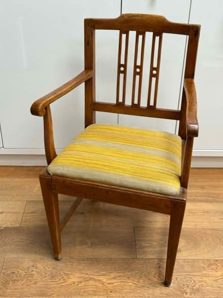 Photo of free Antique chair (South Woodford E18) #1