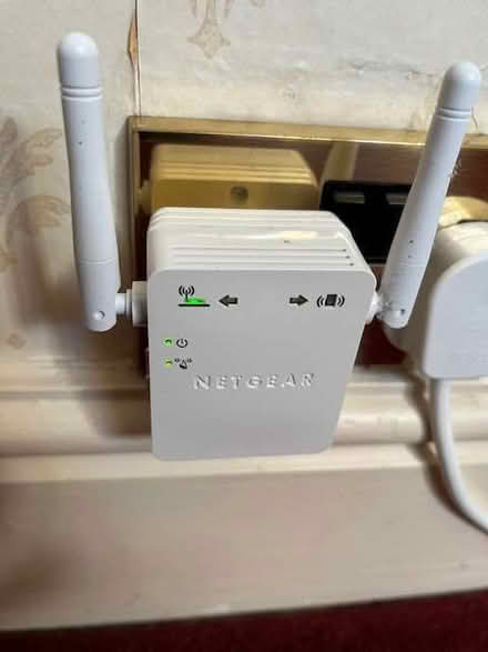 Photo of free NETGEAR WN3000RPv3 Universal Wi-Fi Extender (Strefford SY7) #1
