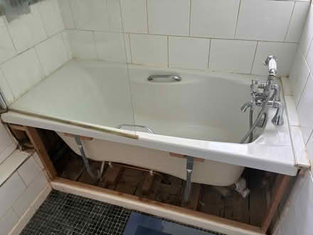 Photo of free Bath,taps and shower (Old town SG1) #2