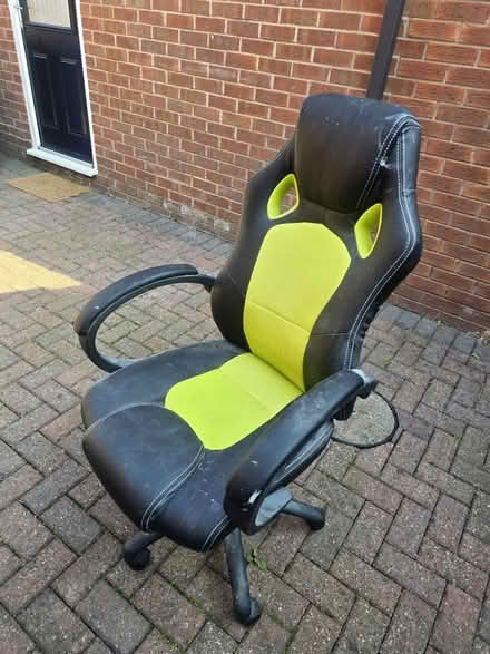 Photo of free Desk and Gaming Chair (Warrington) #1