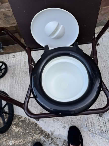 Photo of free Commode very clean and tidy (Garston WD25) #2