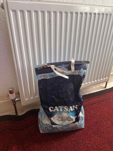 Photo of free 1/3 bag of cat litter (Hanwell, Ealing) #1