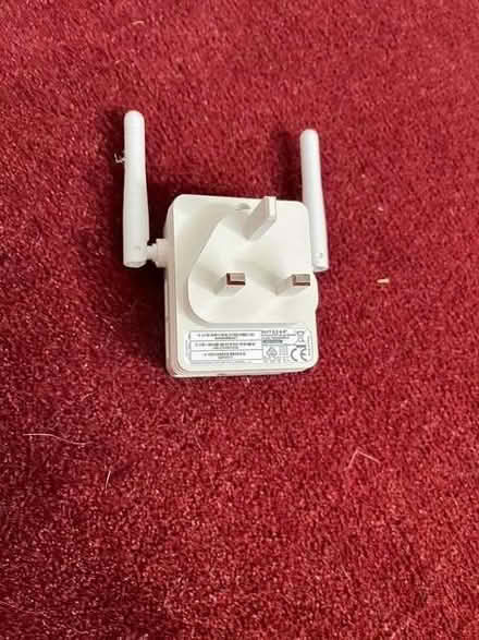 Photo of free NETGEAR WN3000RPv3 Universal Wi-Fi Extender (Strefford SY7) #2