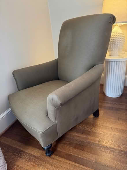 Photo of free Accent chair (3904 18th st Nw) #1