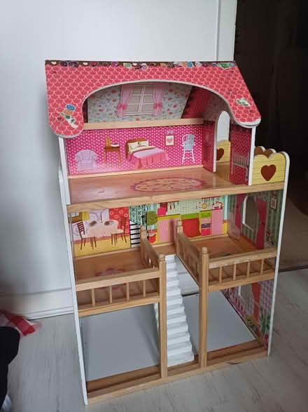Photo of free Dolls House (TW1 Twickenham) #1