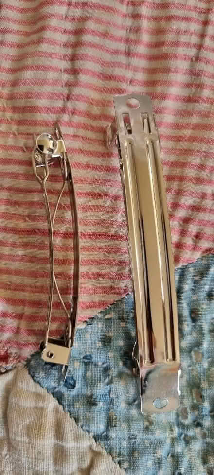 Photo of free Bag of clips for hair slides, 2 sizes (Central Lancaster LA1) #1