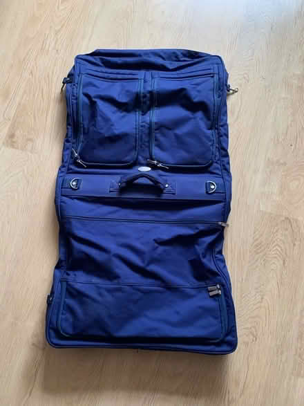 Photo of free Suit holder (GU51) #1