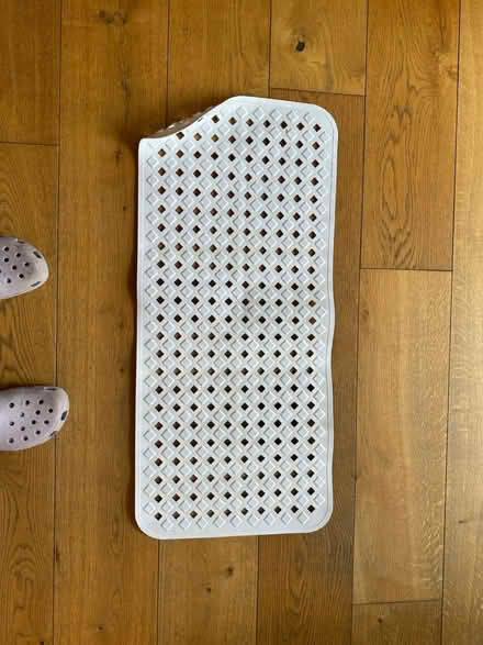 Photo of free Anti-slip bath matt (W8, Kensington) #1