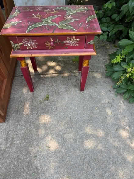 Photo of free Cute end tablr (Glen Mills) #1