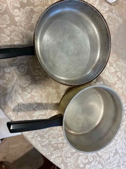 Photo of free 2 club aluminum pots (Oakland) #1