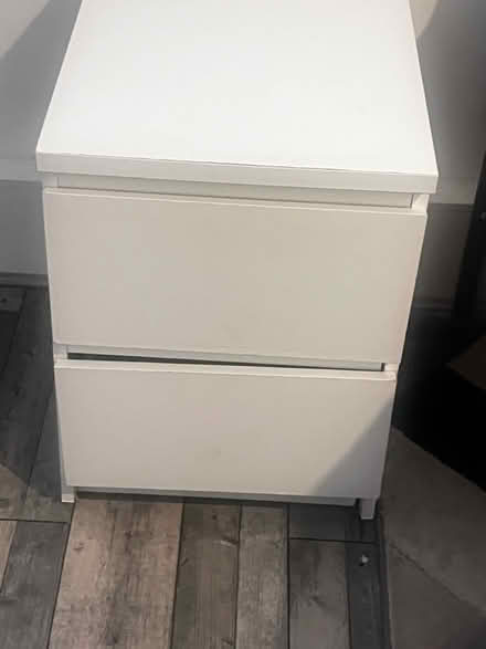 Photo of free White bedside table (SE25 6NE) #1