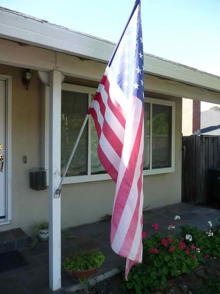 Photo of free U.S. Flag and Mount (off Canyon Road, Redwood City) #1