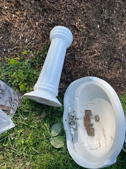 Photo of free Pedestal sink (Danbury Forest) #1