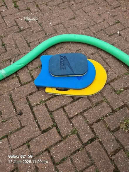 Photo of free Floats (Chislehurst BR5) #1