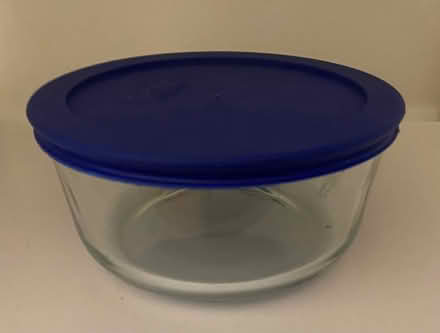 Photo of free pyrex 1 qt bowl w/ lid (Bay Ridge) #1