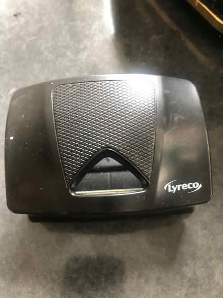 Photo of free hole puncher (Cavendish DE23) #1