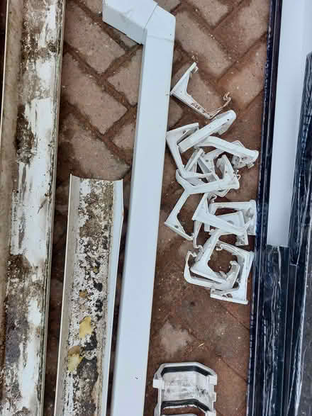 Photo of free White square line guttering (Kempsey WR5) #1