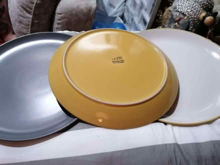 Photo of free Various dinner plates (Fleetwood FY7) #2
