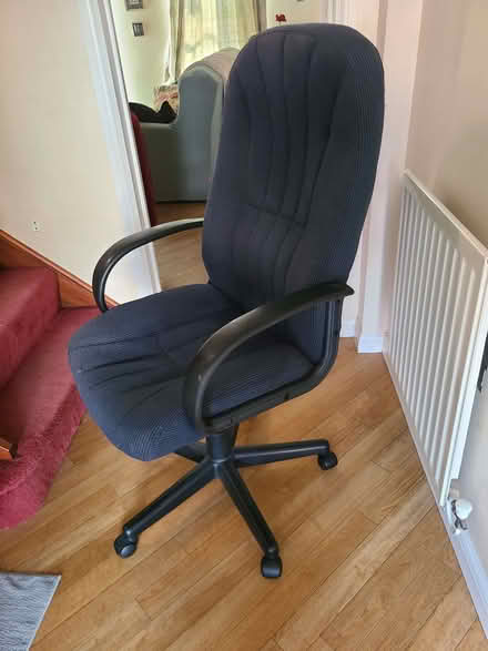 Photo of free Swivel desk chair (Pin Green Industrial Area SG1) #1