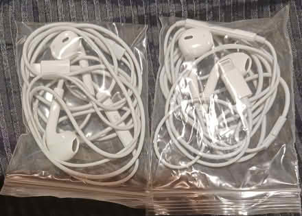 Photo of free Mobile phone head phones (old) (Reading RG30) #2