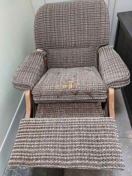 Photo of free Comfortable Reclining Chair (B67 5EH) #2