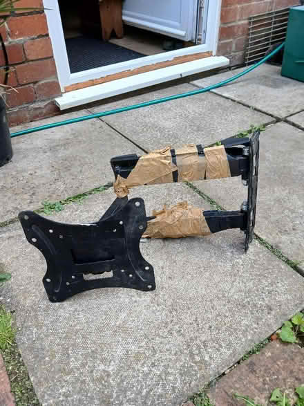 Photo of free Wall mounted tv bracket (Stroud GL5) #1