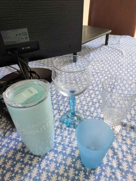 Photo of free glasses and cups (Raynes Park SW20) #2