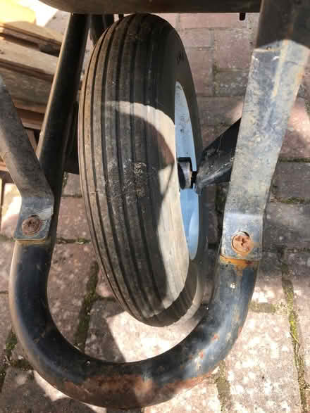Photo of free Well worn large wheelbarrow (OX4 Iffley) #3